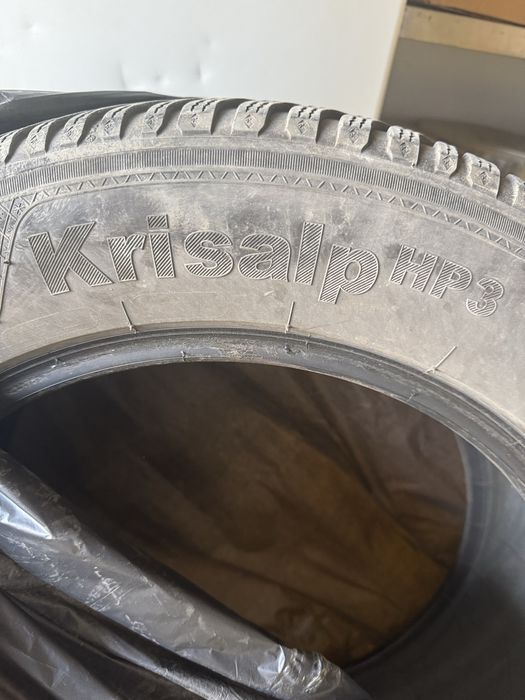 Шини зимові 235/55 R17