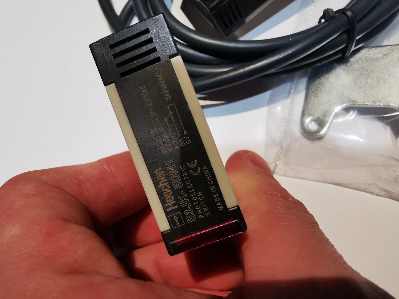2x Czujniki fotoelektryczne HESCHEN