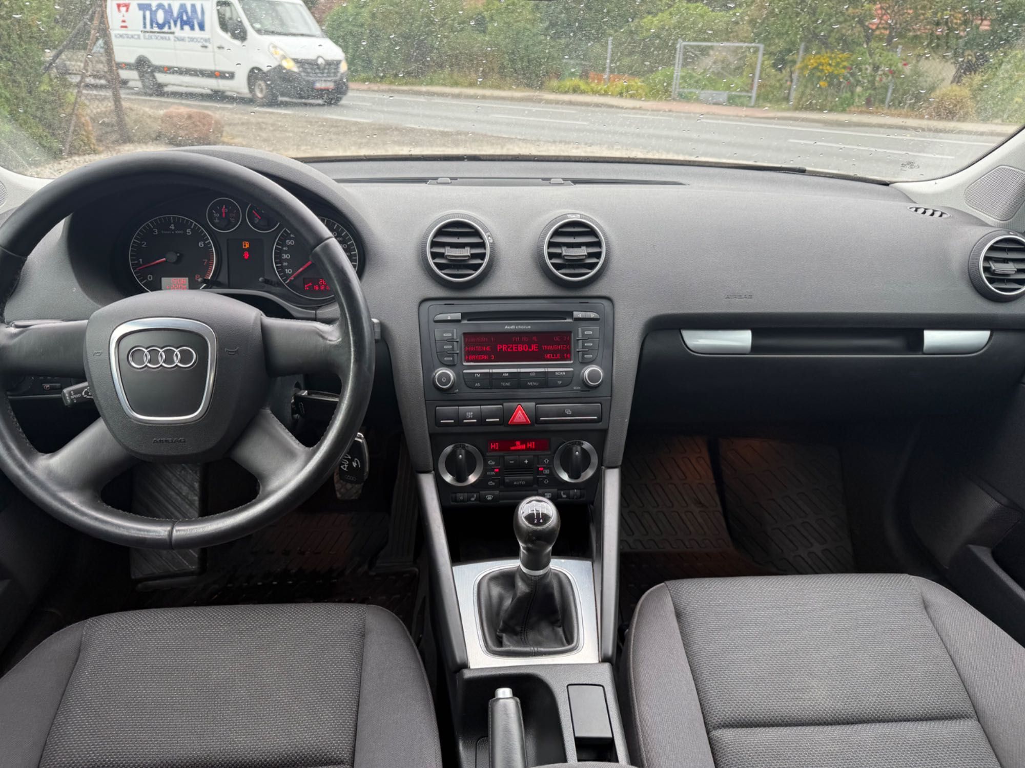 AUDI A 3 8P 5-Drzwi tylko 161000 tys km Stan Perfekcyjny Hak Klima Alu