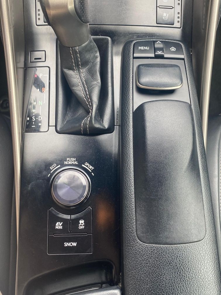 Lexus IS 300h F SPORT