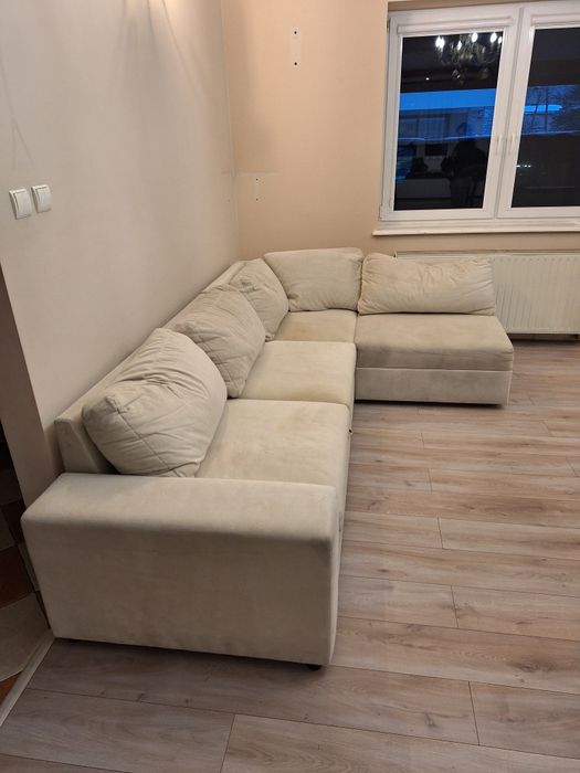 Narożnik ze schowkiem i funkcją spania