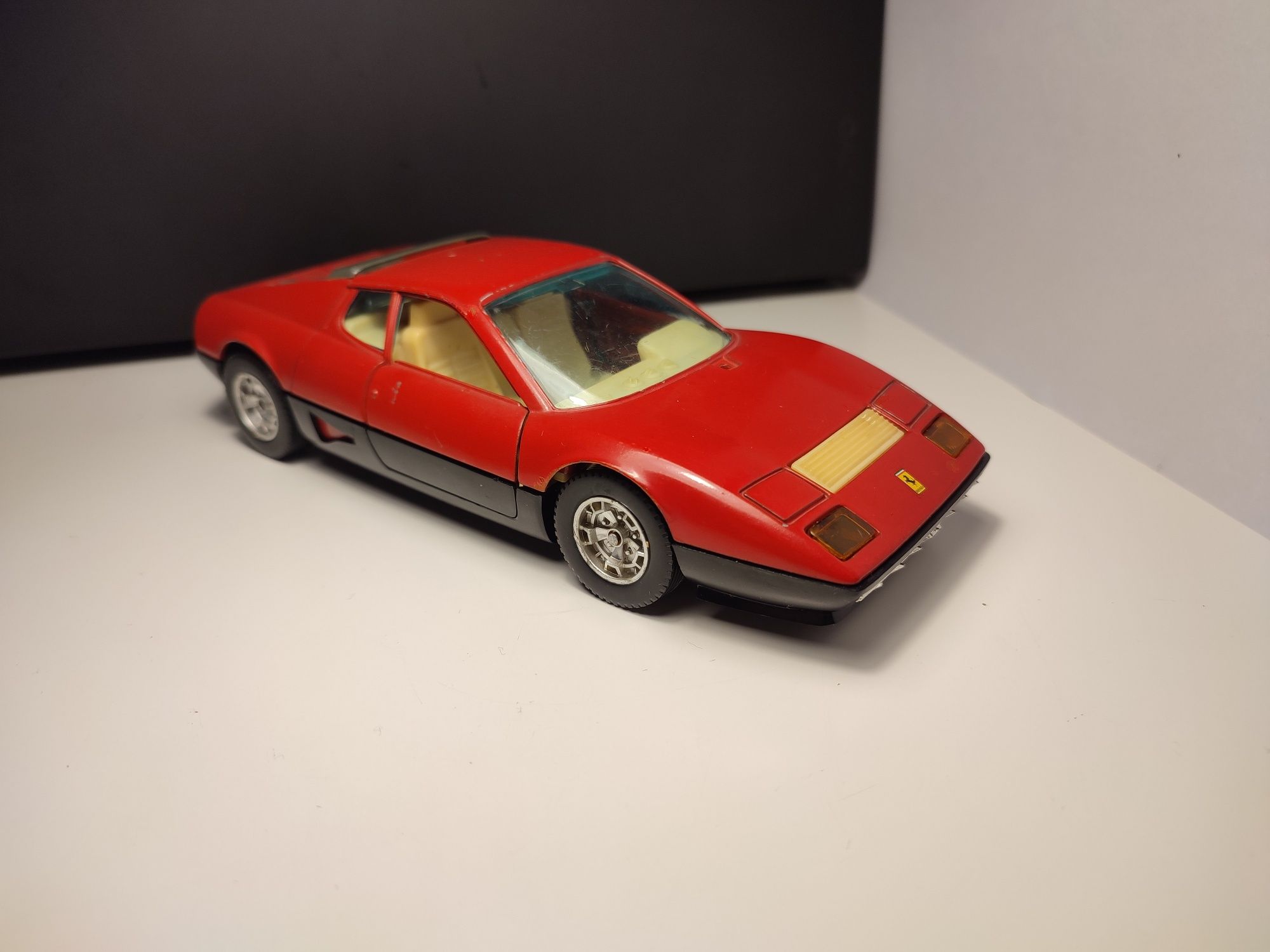 Моделі Bburago 1/24 Ferrari 512 BB