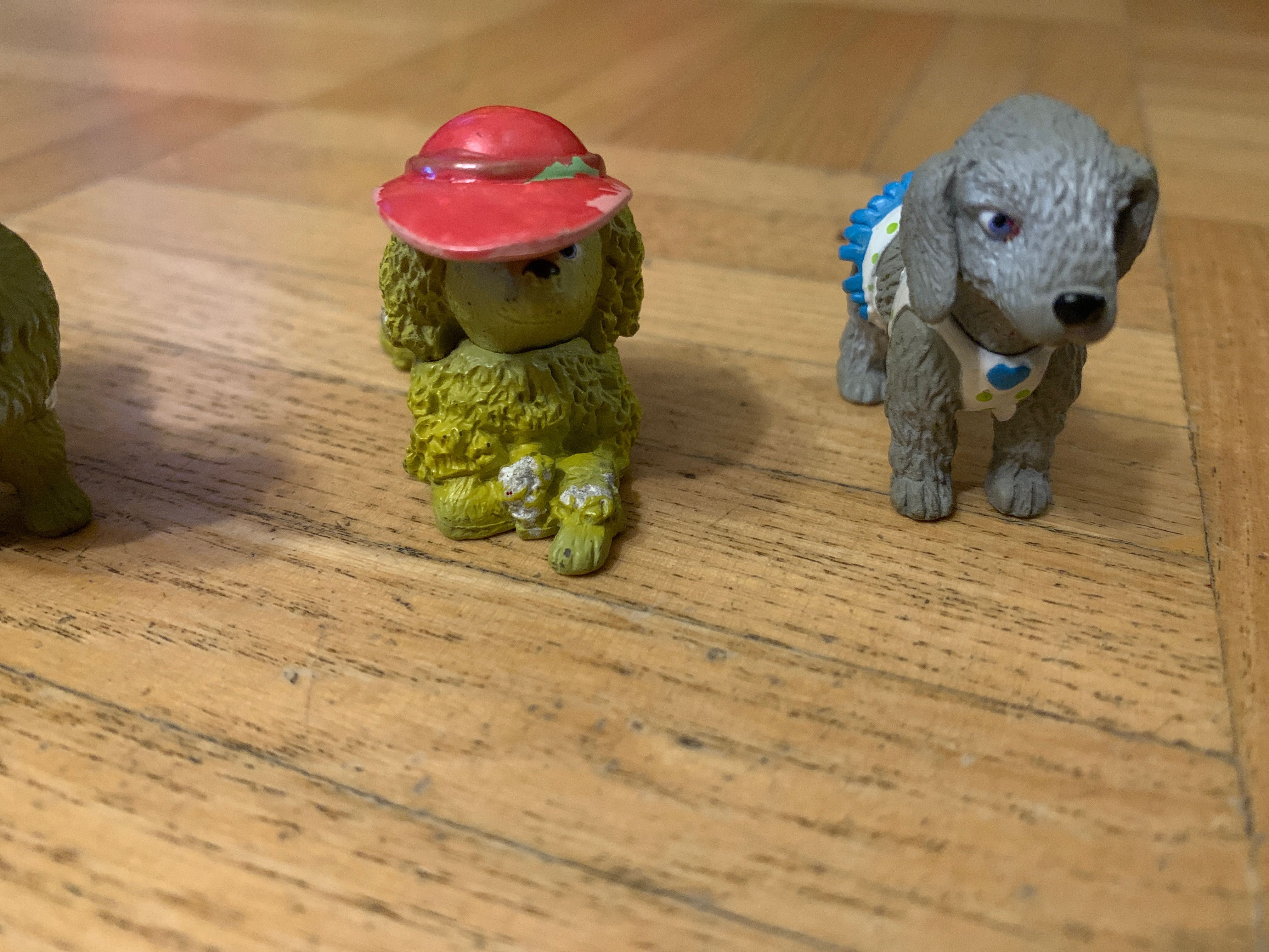 Zabawkowe pieski, figurki psów