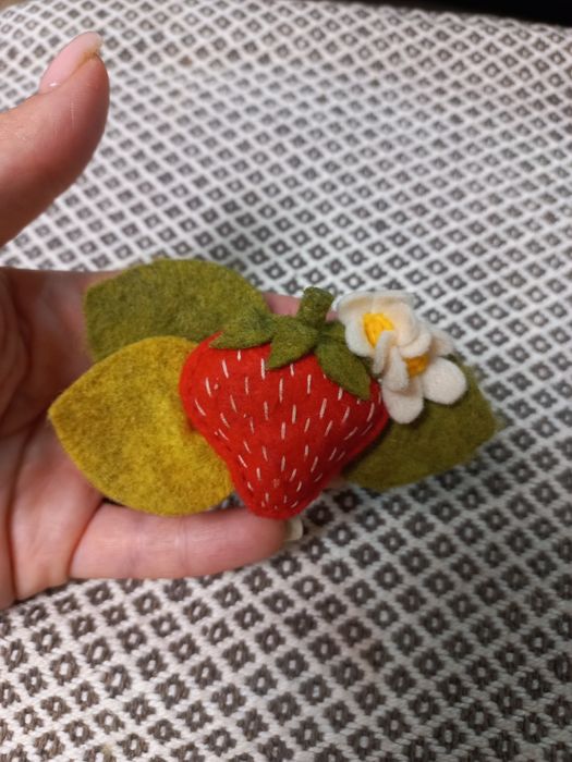 Заколочки ручної роботи (всі 380 грн)