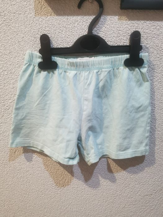 Krótkie spodenki dla dziewczynki w bardzo dobrym stanie. Rozmiar 128
Z