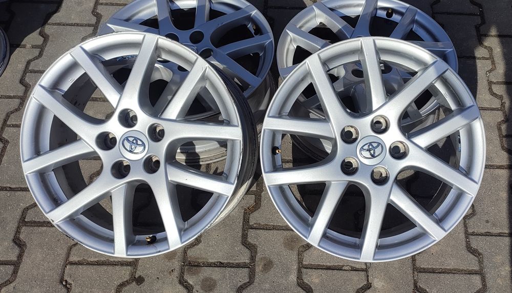 17" 7J 5x114.3 Komplet felg aluminiowych Toyota