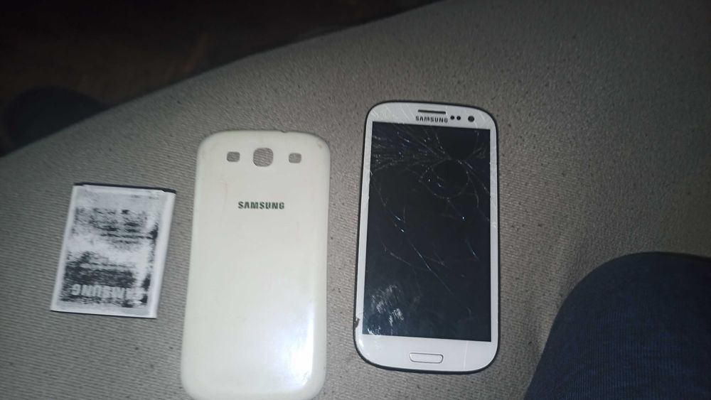 Продам Samsung gt-i9305 на запчастини