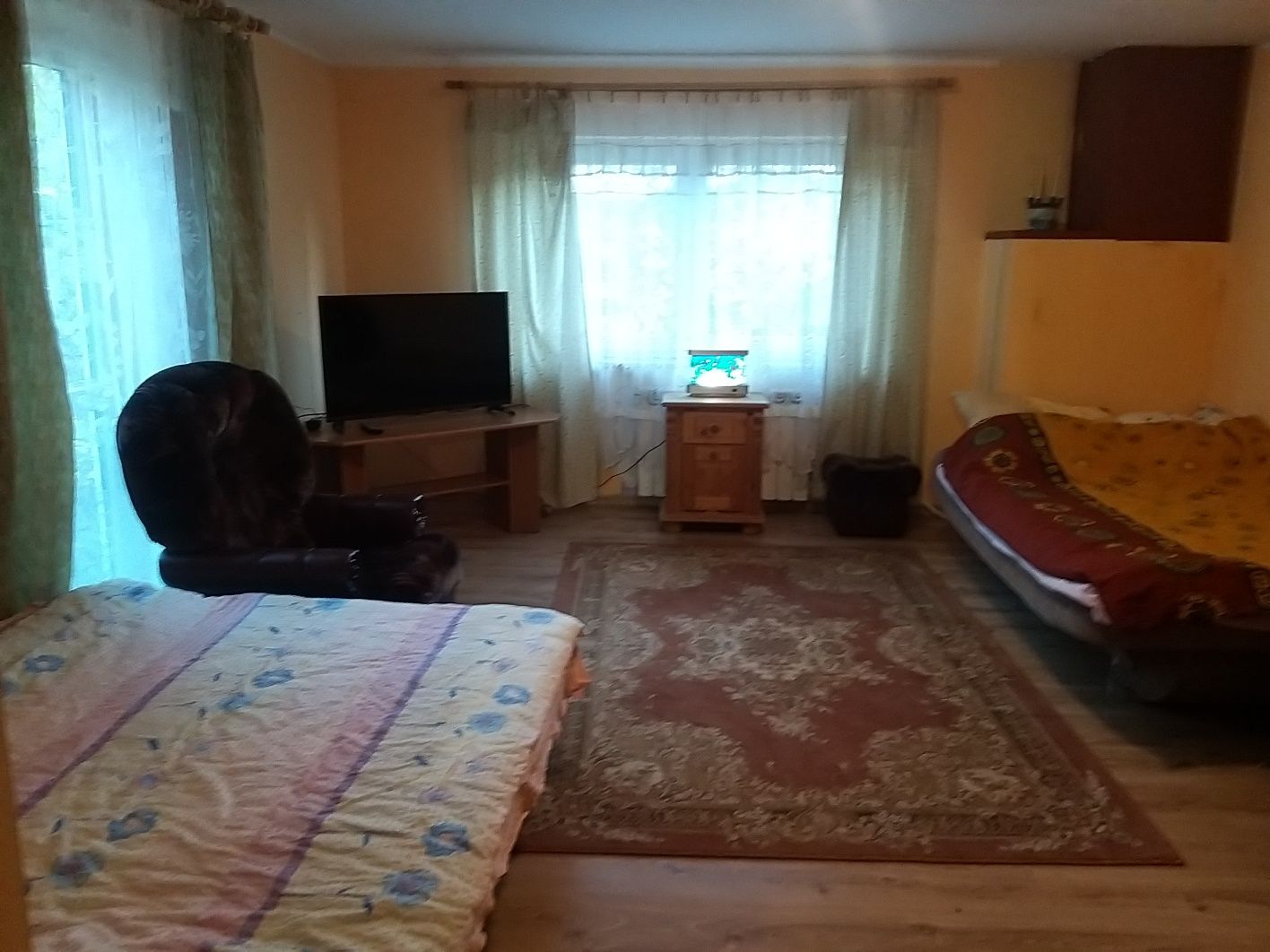 Domek wśród  zieleni  z   G o r  ą c ą  b a l i ą,   KOMINKIEM, JACUZZ