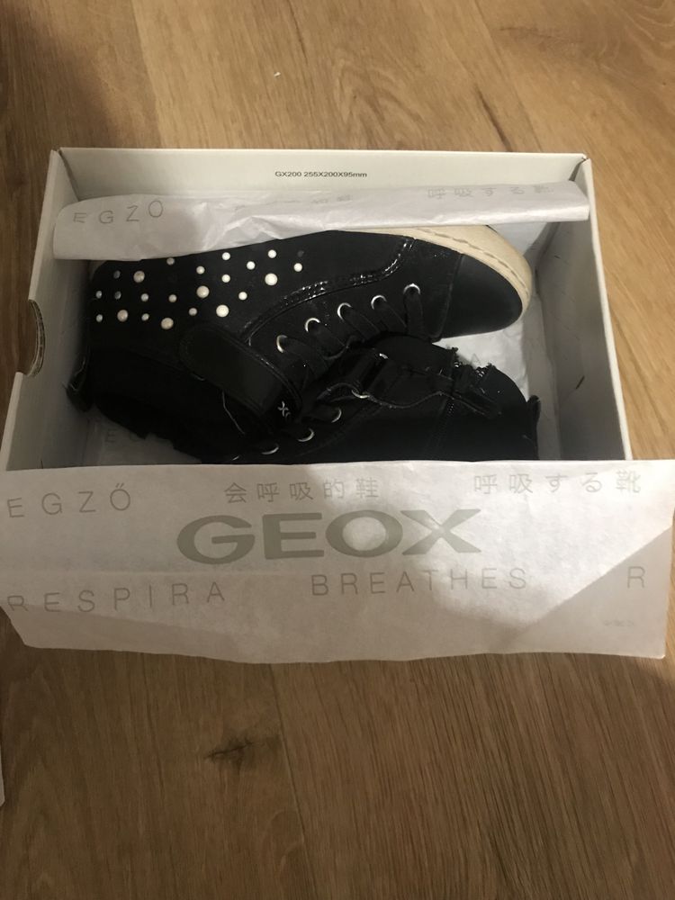 Sprzedam buty firmy Geox  rozmiar 34