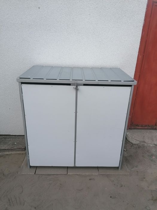 Zabudowa koszy na śmieci