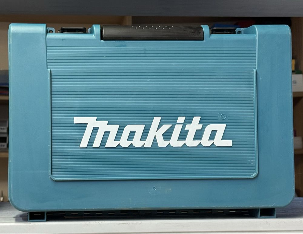 MAKITA HR2300 SDS-PLUS młotkowiertarka z udarem.