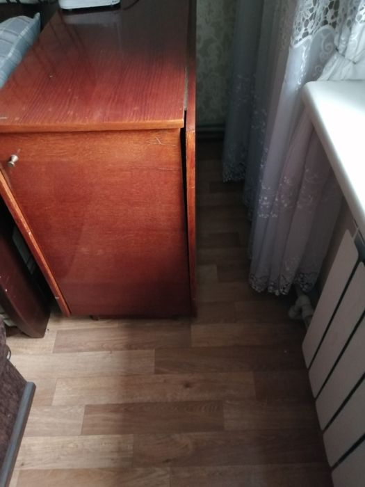 Стіл розкладний. В хорошому стані й