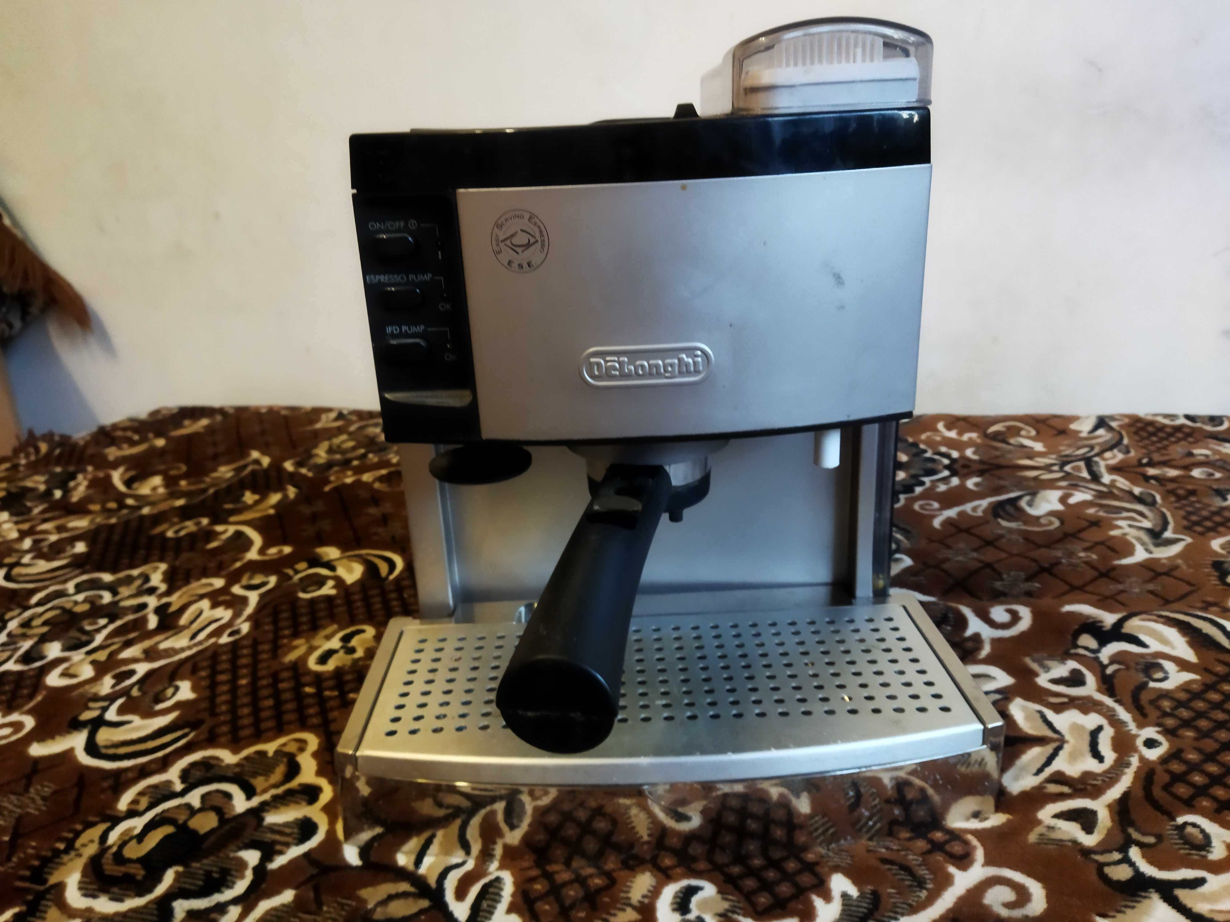 Кофеварка рожковая Delonghi EC650 1700W(без рожка).