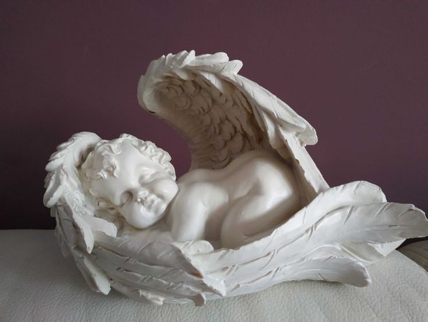 Figurka Anioł, biały aniołek w skrzydłach