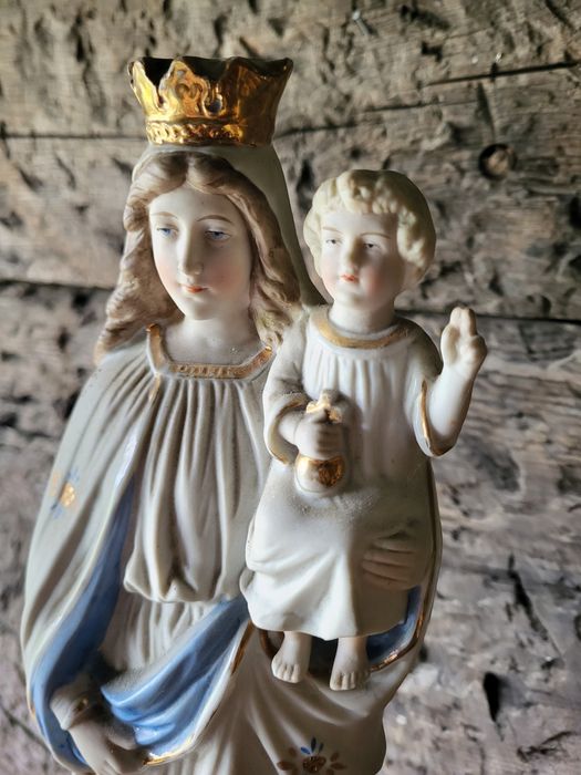 Biskwit Maryja Królowa z porcelany