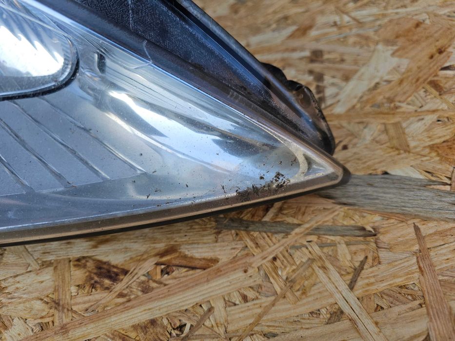 Reflektor Lampa przednia prawa prawy przód Ford Mondeo Mk4 przedlift