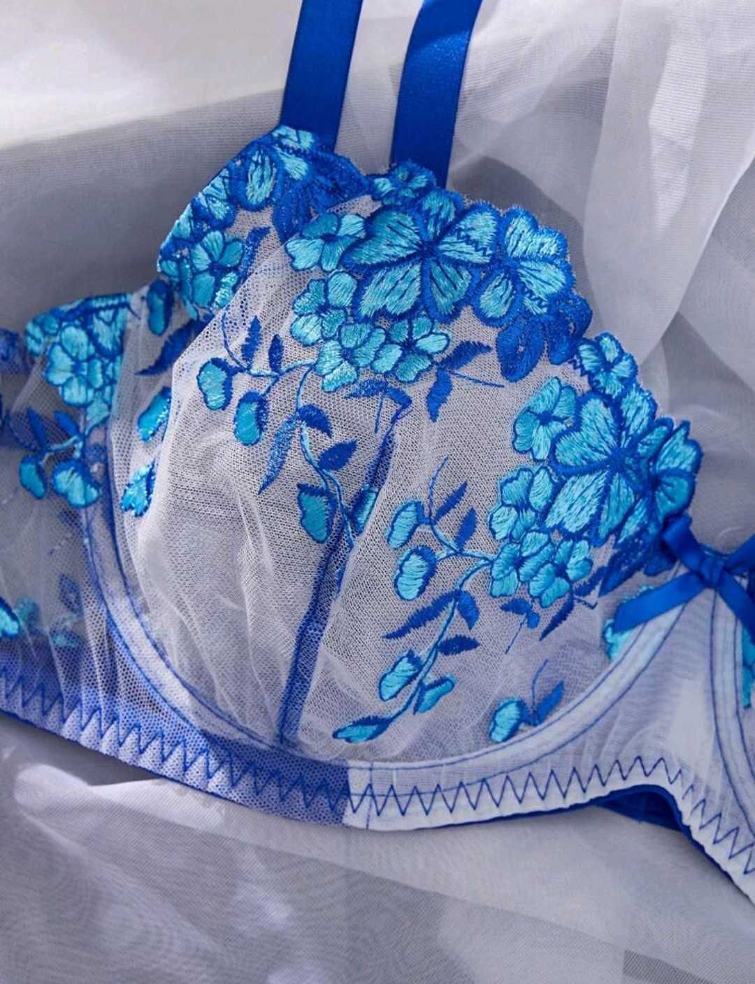 Komplet bielizny stanik stringi niebieski