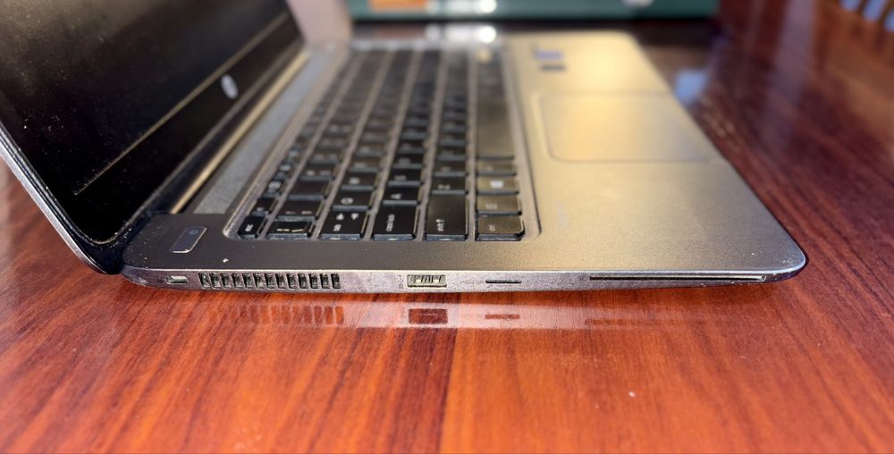 Portátil HP Folio 1040