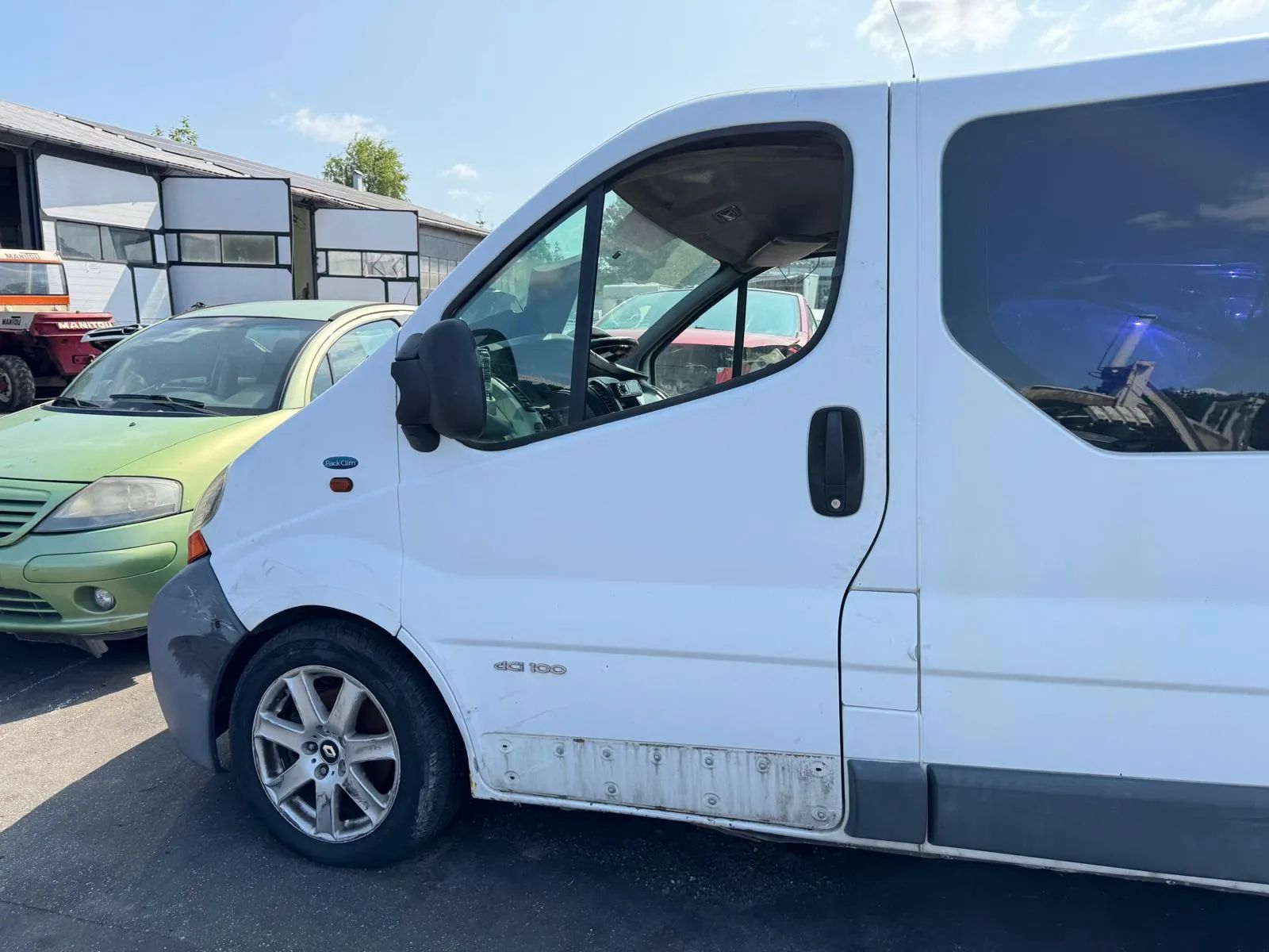 Renault Trafic 2005r 74KW 1.9 diesel Pojazd cały na części