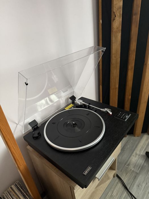 Проигрыватель виниловых поастинок Lenco LS-55