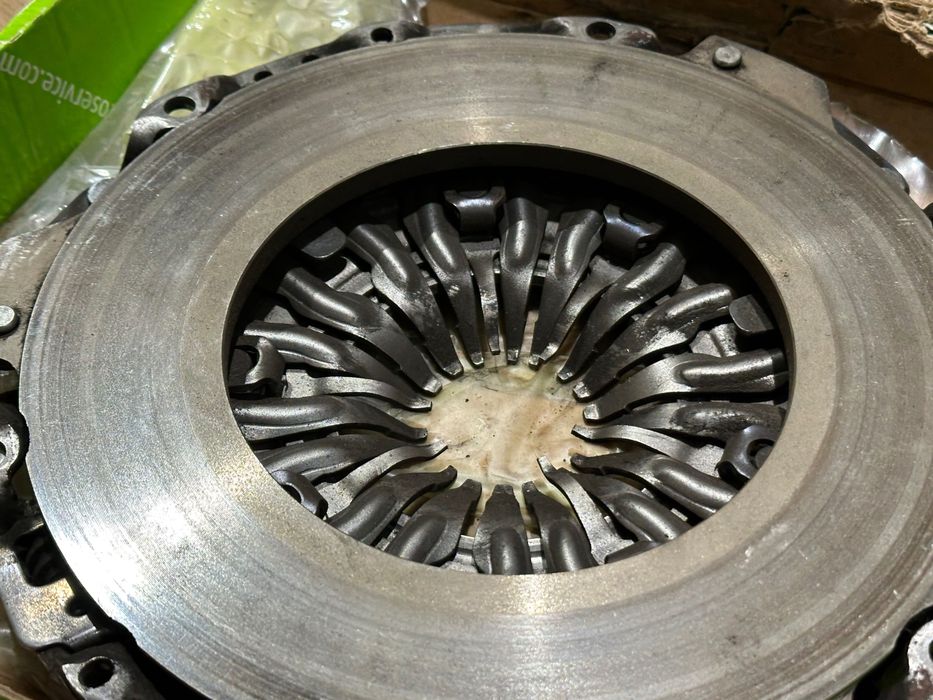 Сцепление VALEO 828583 CITROEN Jumpy/C4/DS4/DS5/PEUGEOT 308/3008
