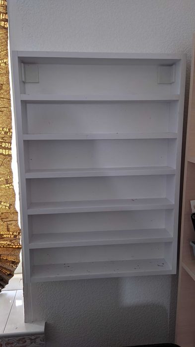 Продам мебель: шкаф, полки, кресло