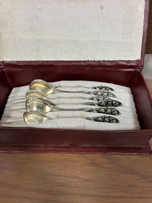 Srebrne secesyjne łyżeczki resovia prl  925