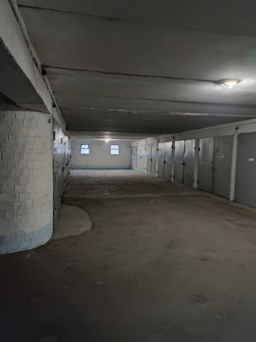 Затишний цегляний гараж  (або побутове зберігання речей)