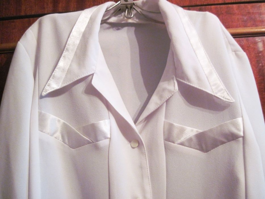 Продается кофта-рубашка белая