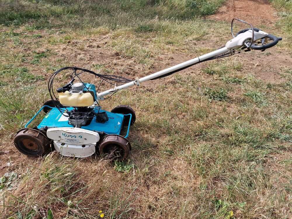 Corta mato / Destroçador de mato a motor - Kubota GC-S500 e GC-K501