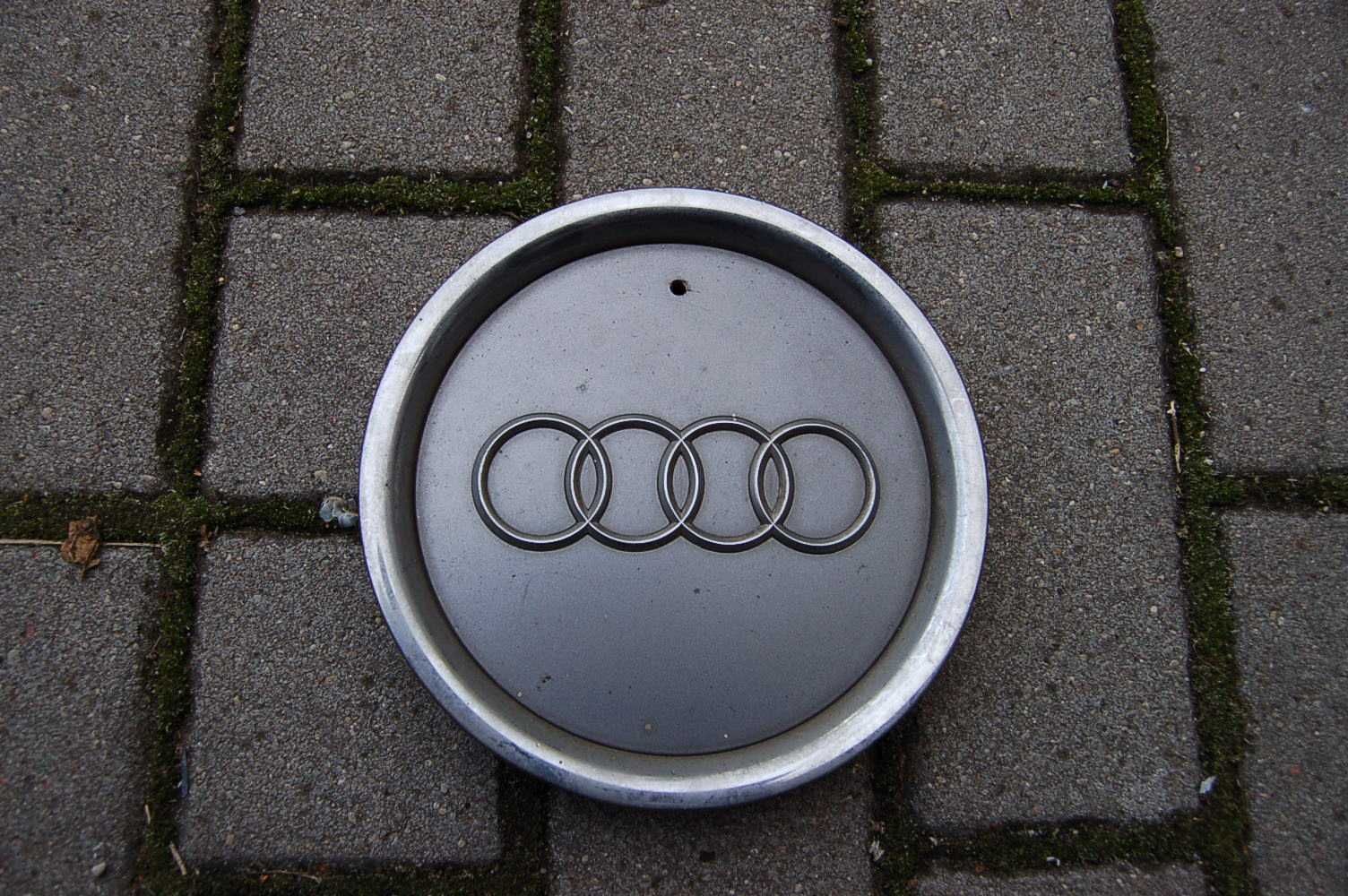 Dekielki Audi oryginalne kapselki niezniszczone nieporysowane