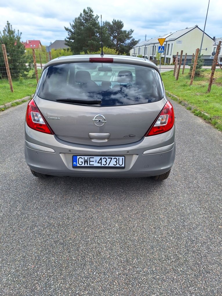 Opel corsa D lift 1.4 benzyna klimatronik grzana kierownica itp