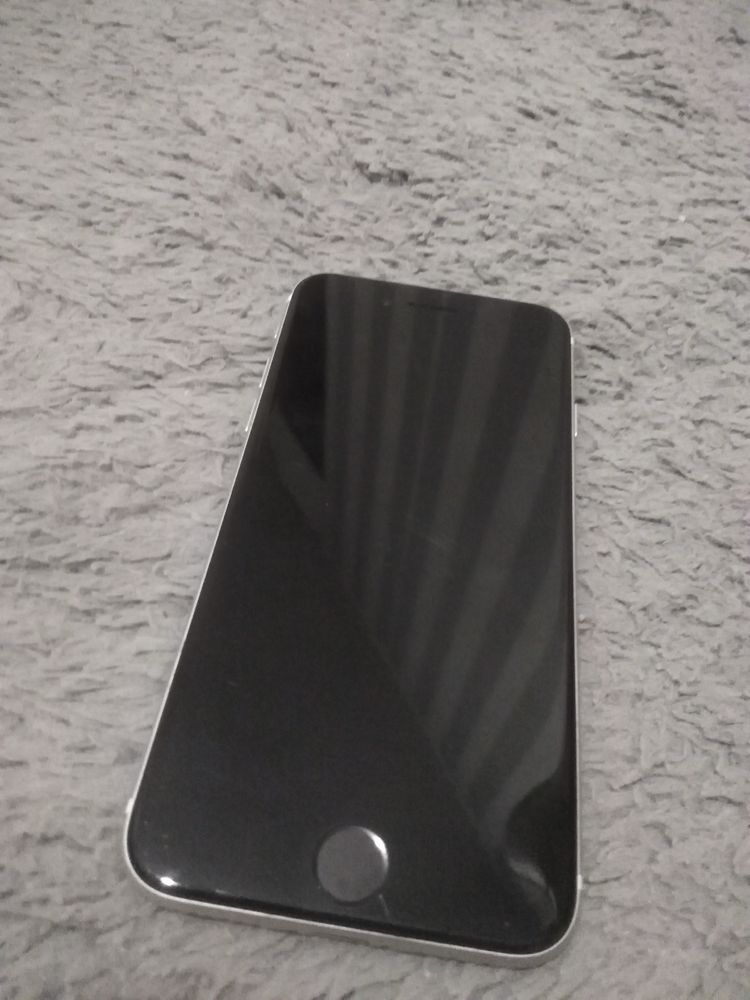 Iphone se 2020 bialy