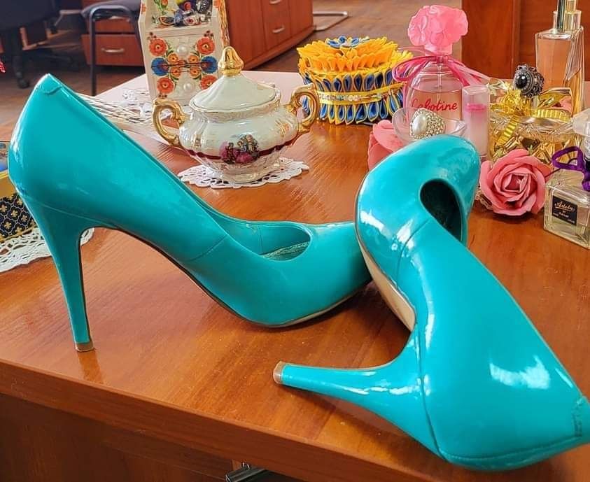 модельные туфли на каблуке и на танкетке