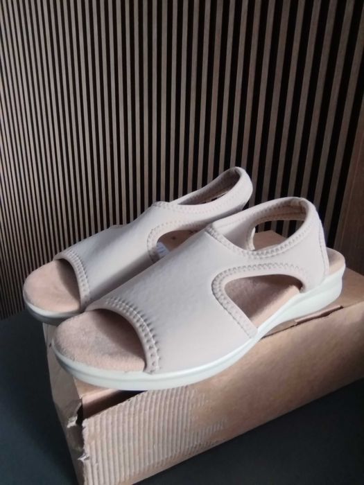 Aerosoft 38 Beżowe sandały zdrowotne damskie Made in Italy