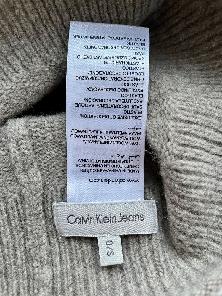 Женская шапка Calvin Klein