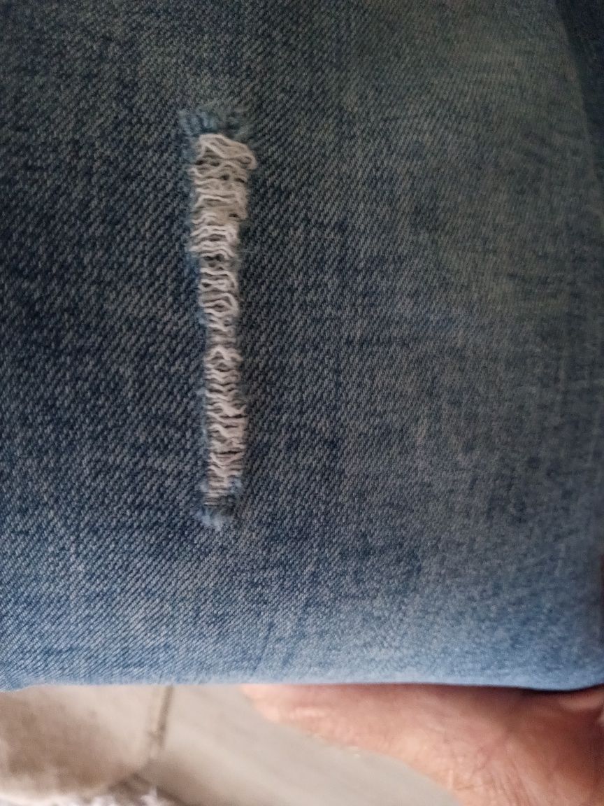 Fajne jeansy z przetarcia mi fabrycznymi S-XL