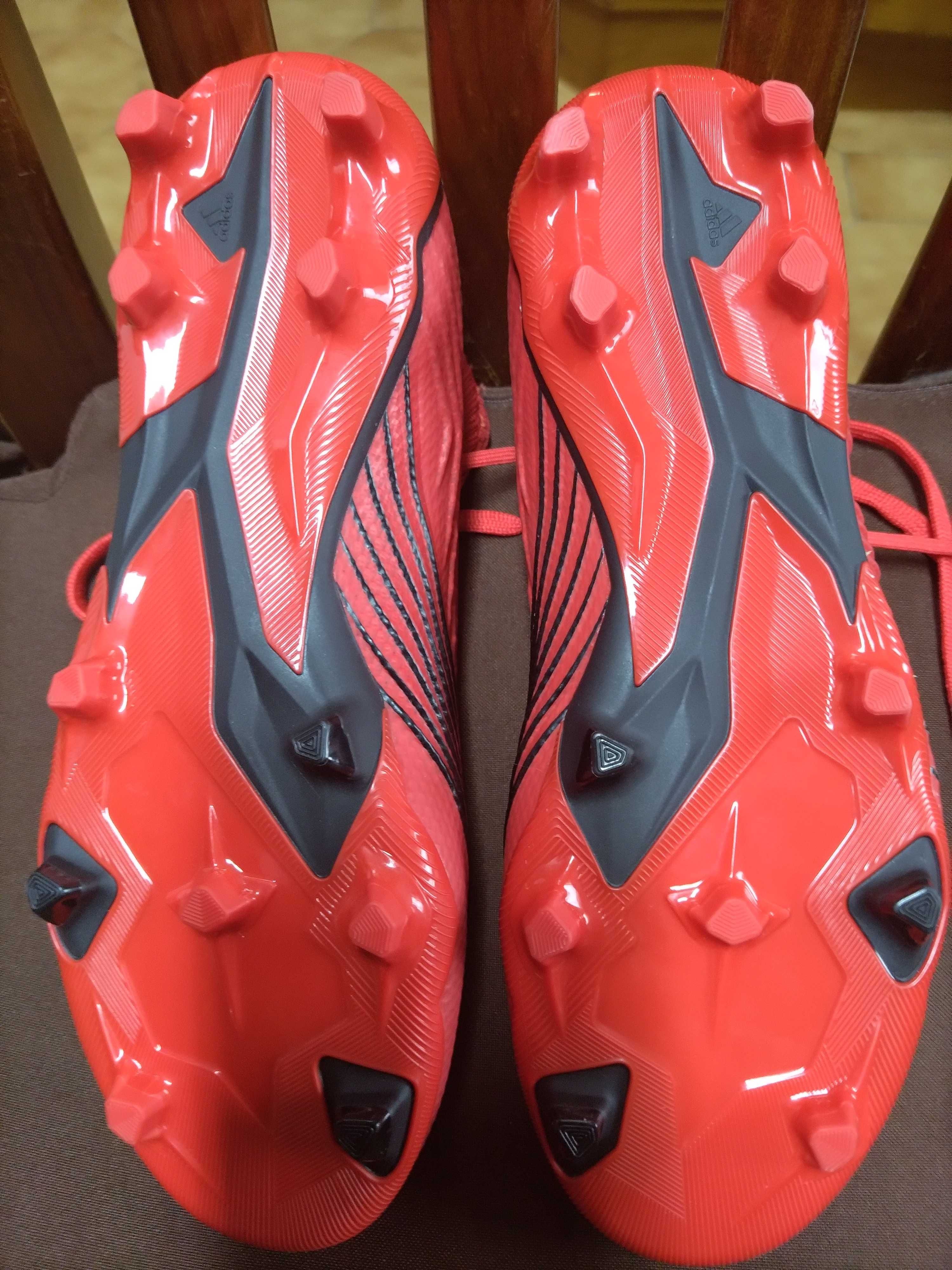 Chuteiras novas Adidas Predator 37,5.