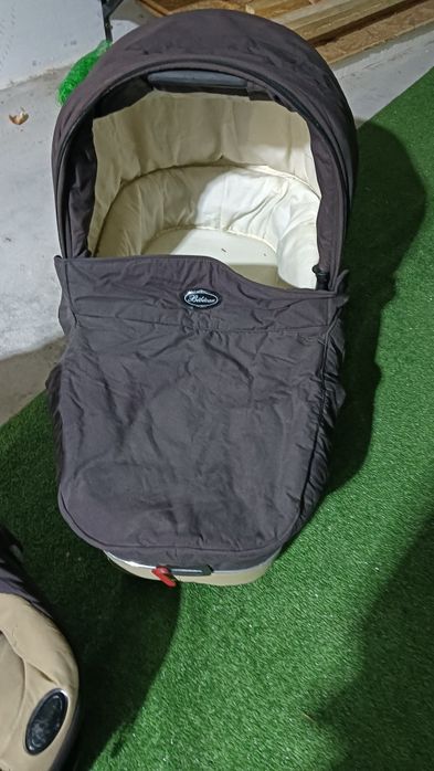 Vendo carrinho de bebe e acessórios