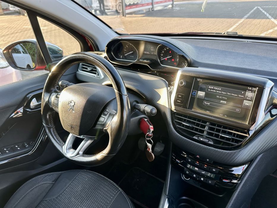 Peugeot 208 Allure, bogate wyposażenie !