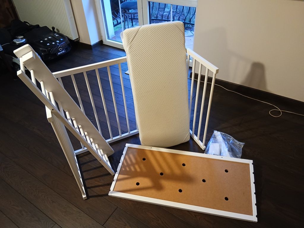 Dostawką - Łóżeczko dostawne  Klupś PICCOLINO 90×40 cm biały + materac