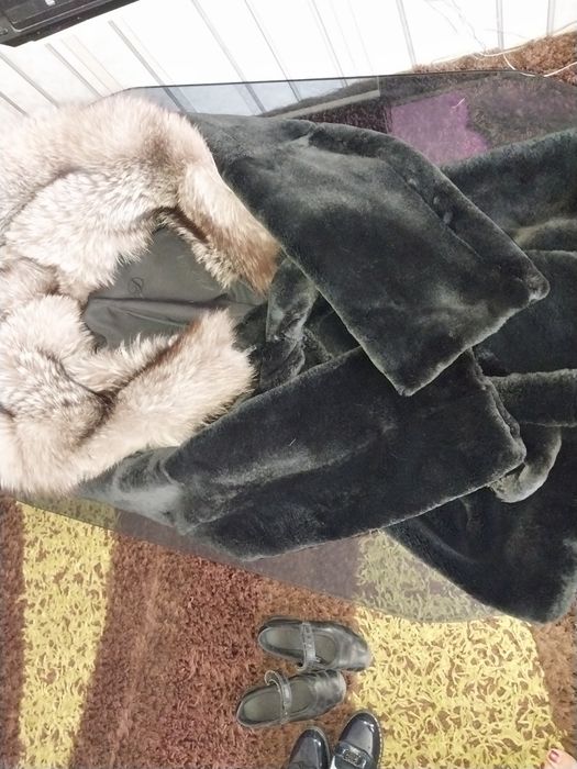 Продам итальянскую шубку,чернобурка и бобрик 36 -38 размер