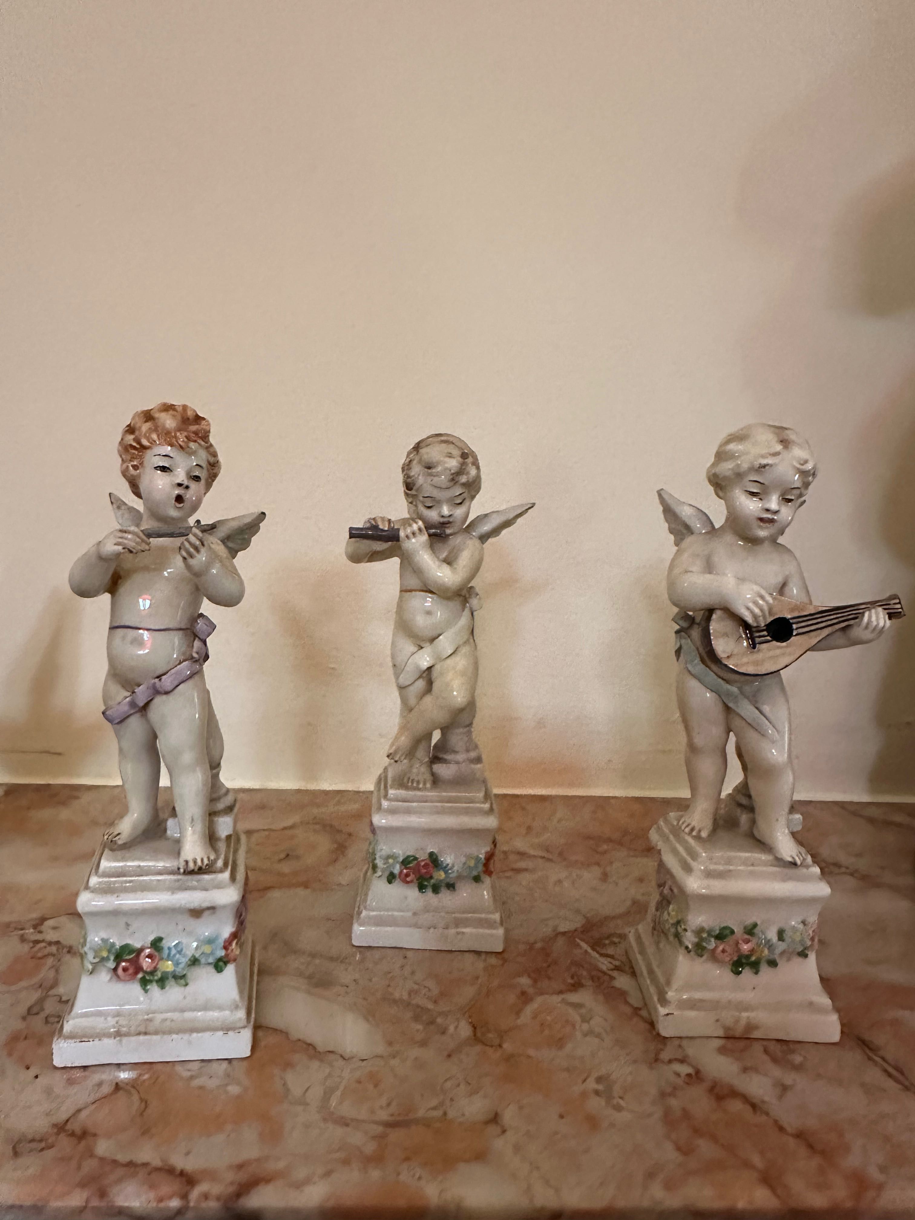 Conjunto de 3 figuras pequenas loiça impecáveis