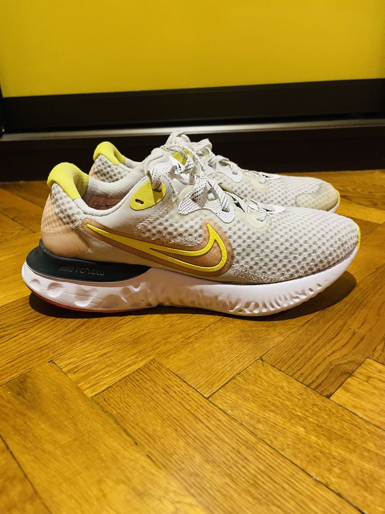Кроссовки Nike Femme Renew Run 2 размер 40,5