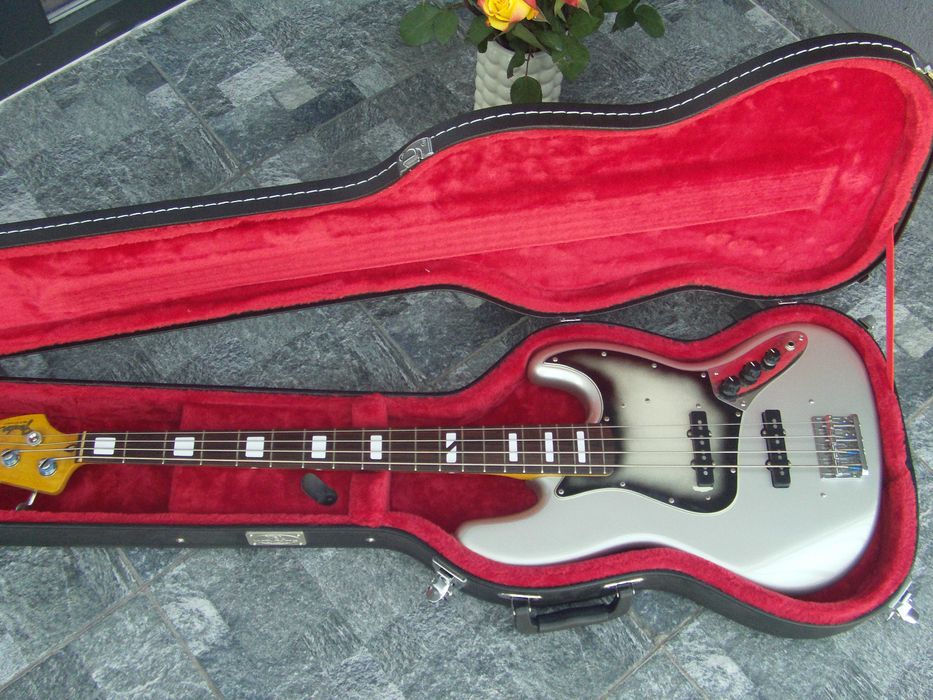 Gitara  basowa Squier  Fennder Jazz Bass