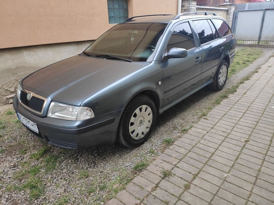Продам Skoda Octavia Tour 1.6