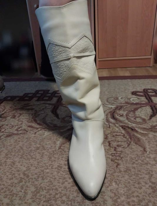 Продам нові сапоги шкіряні, бежеві