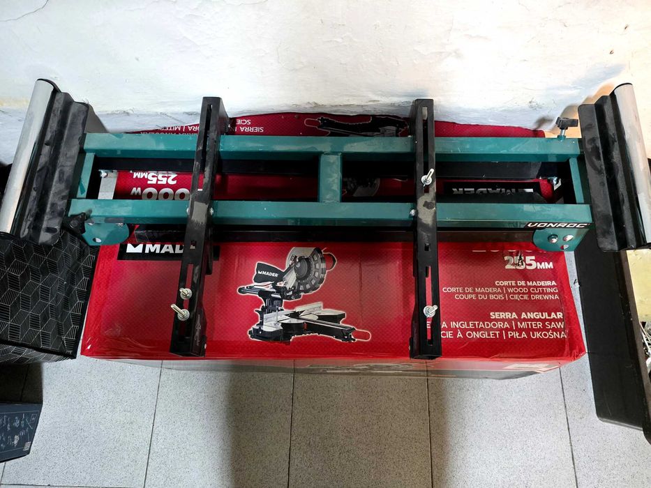 Maquina de meia esquadria com bancada e garantia.