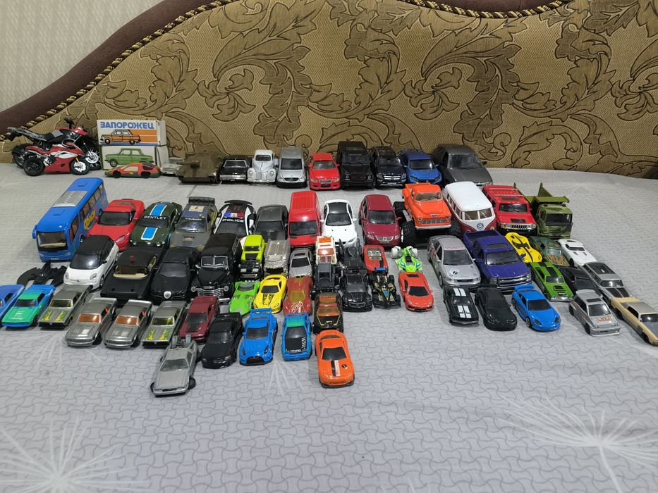 Продам коллекцию машинок