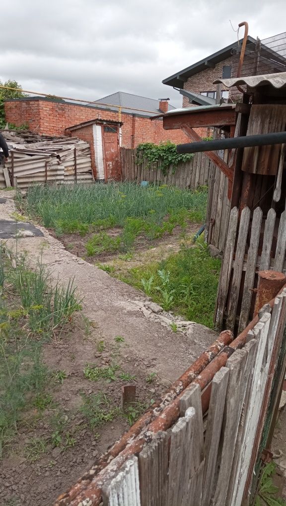 Продам  1/2 будинку.(Вулиця М. Грушевського. Стара назва Чекістів)